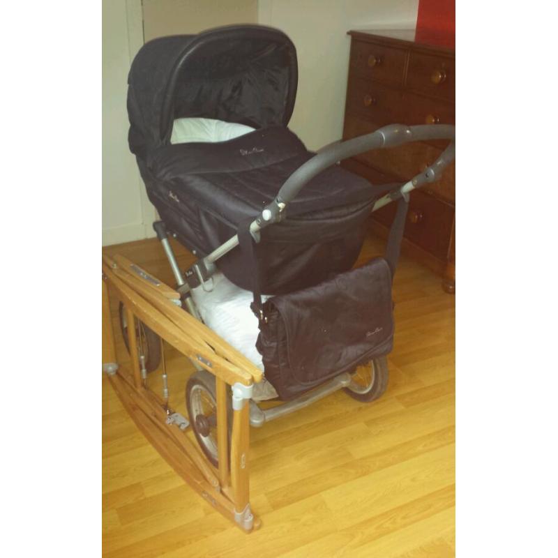 Silvercross pram and buggy system with accessories.