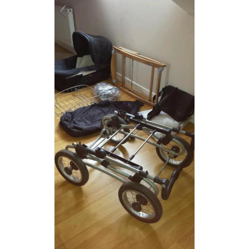 Silvercross pram and buggy system with accessories.