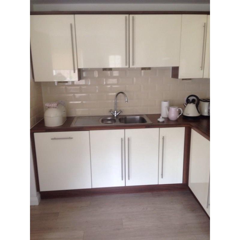 Kitchen Unit Doors with Handles light cream slab gloss