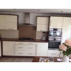 Kitchen Unit Doors with Handles light cream slab gloss