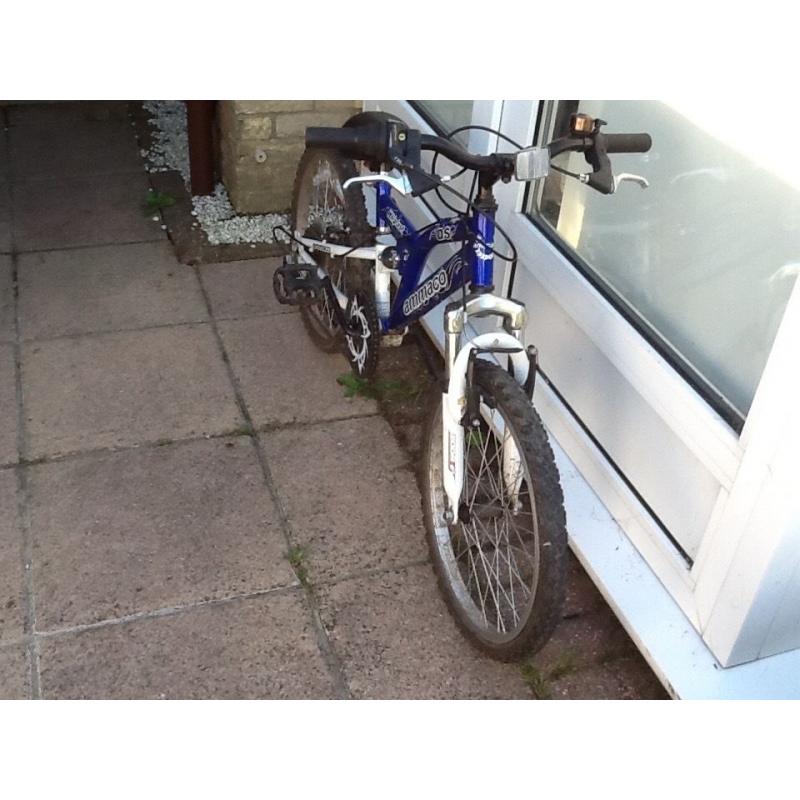 Boys 20" Ammaco Whiplash Mountain bike with 6 gears.