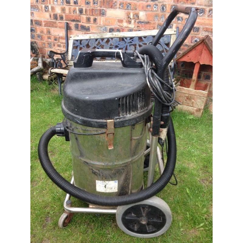 NUMATIC INDUSTRIAL HOOVER ON WHEELS