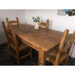 OAK DINING TABLE FOR SALE