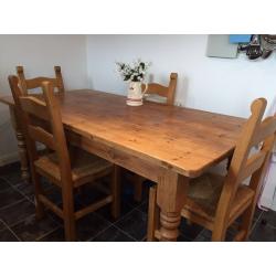 OAK DINING TABLE FOR SALE