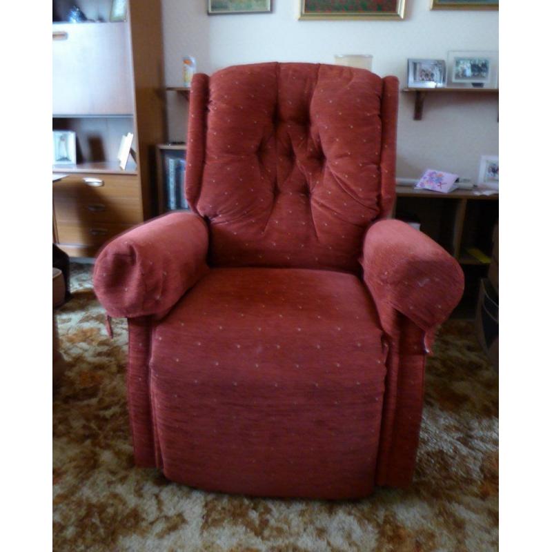 Riser recliner chair suit male. Very good condition.