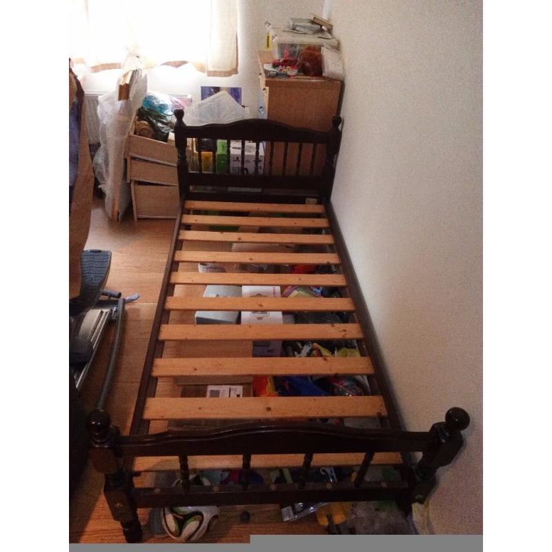 Single bed frame dark color