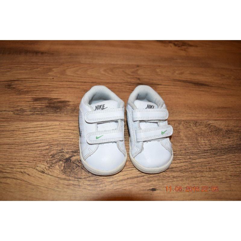 3 pairs infant shoes Clarks, Nike size 3.5