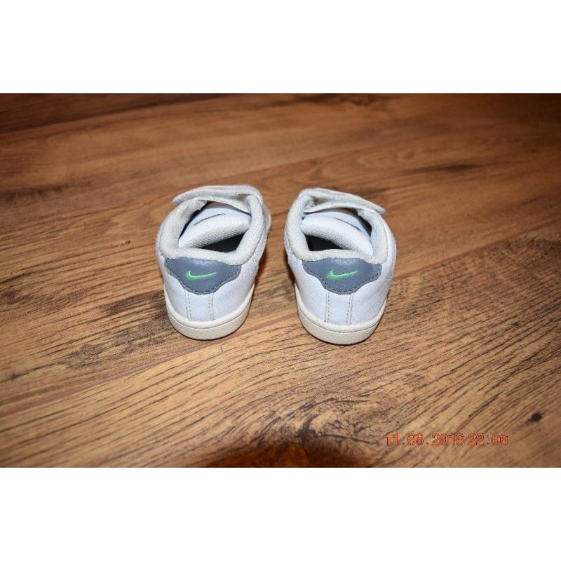 3 pairs infant shoes Clarks, Nike size 3.5