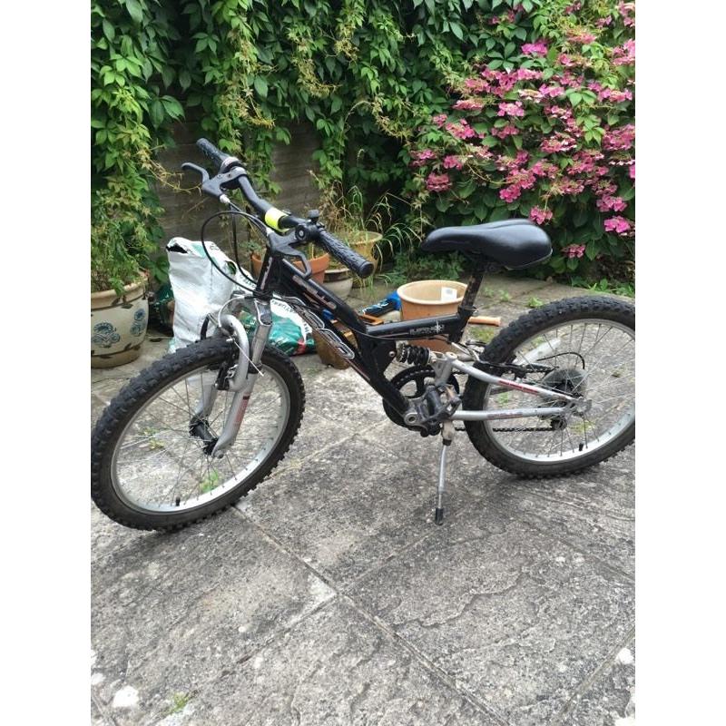 Boys Apollo bike (6-8 yr)