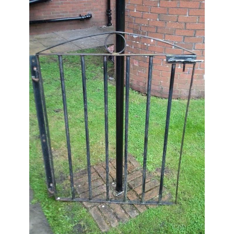 Metal gate