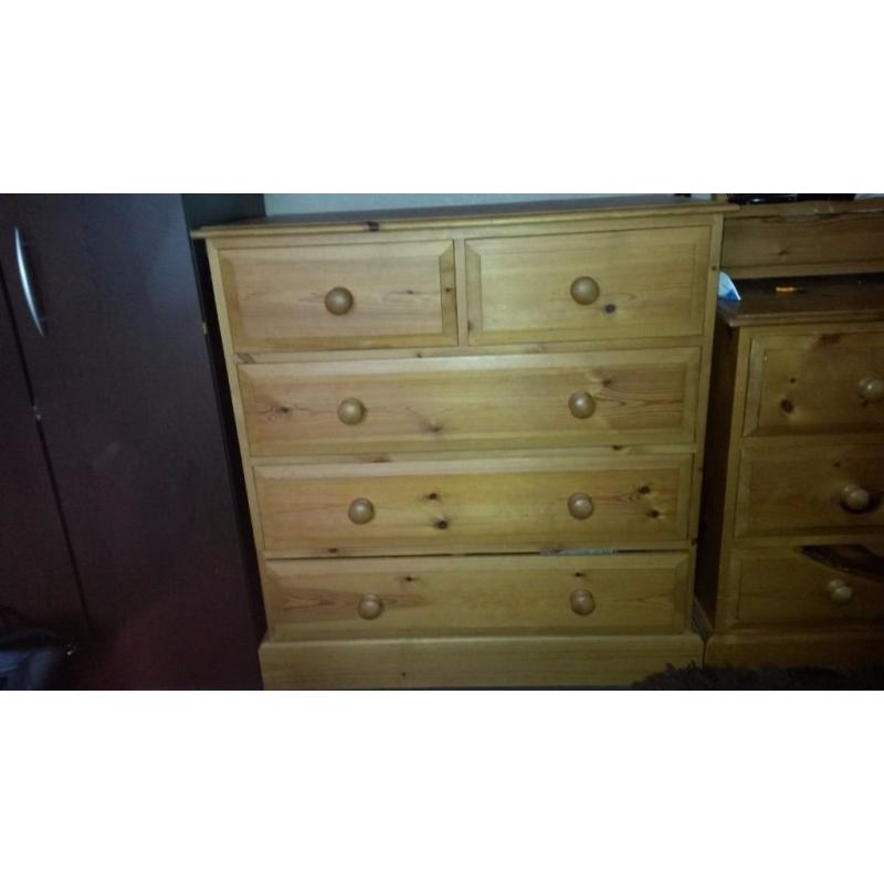 Pine chest of drawers