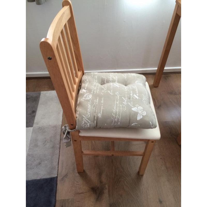 Dinning room table and chairs