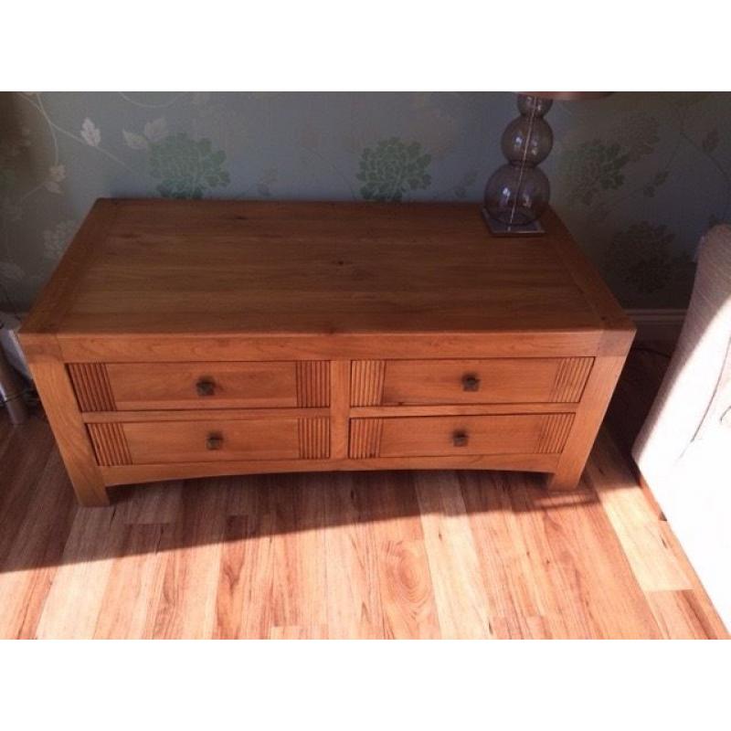 Coffee table with storage, excellent condition