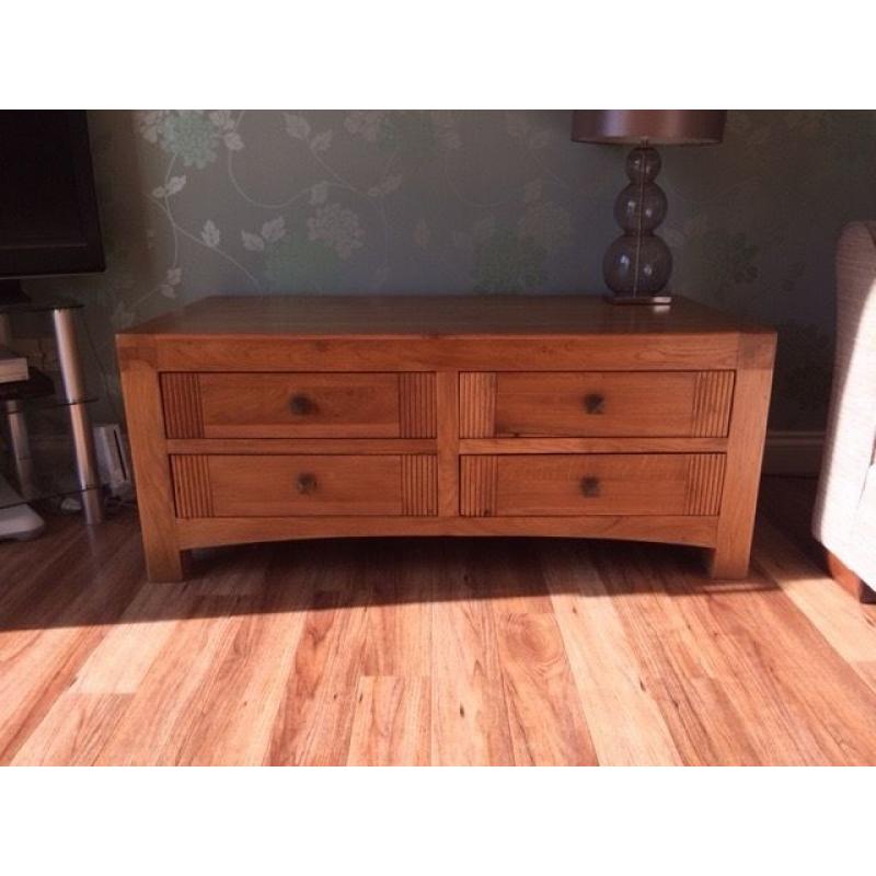 Coffee table with storage, excellent condition