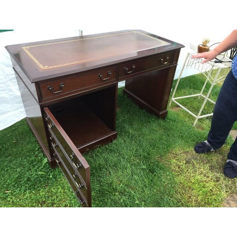 MAHOGANY WRITING DESK/COMPUTER TABLE