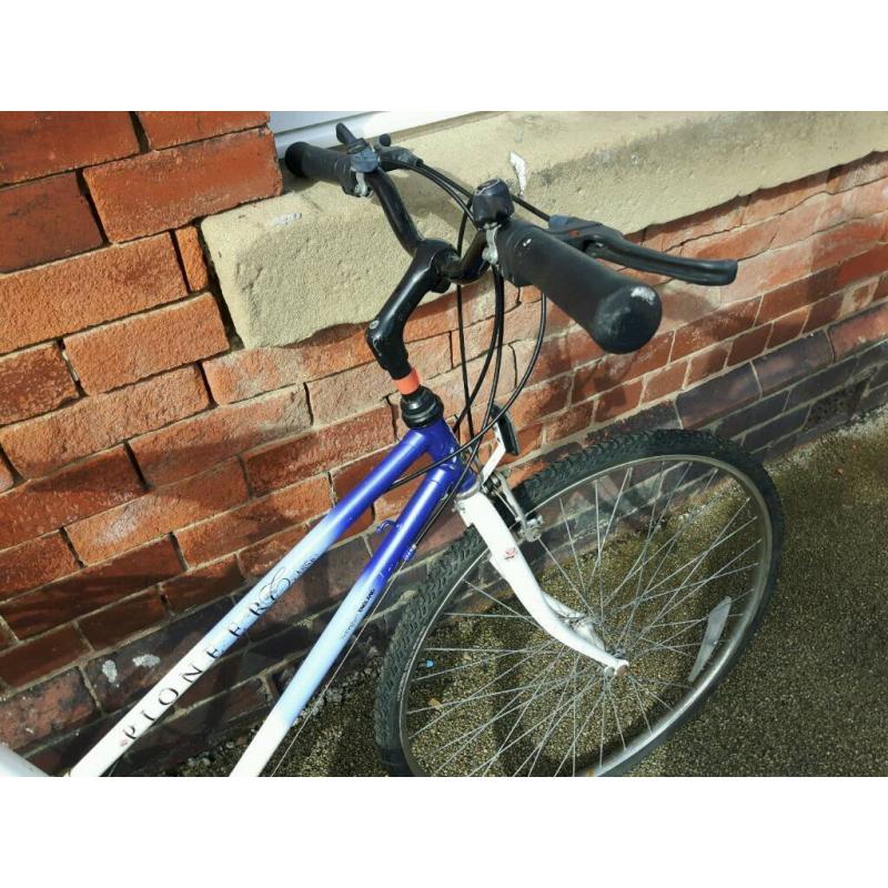 Raleigh Pioneer Ladies Hybrid/Town Bicycle For Sale in Excellent Working Order and Condition